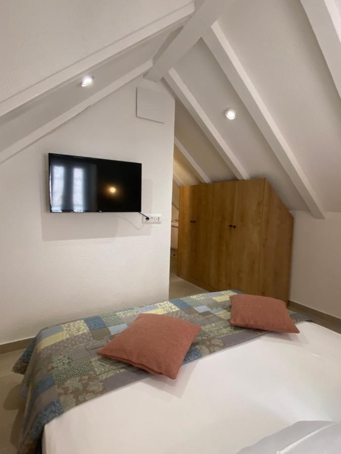 House Malena - Rooms Vis Eksteriør billede